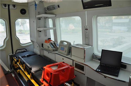 雄县救护车内部